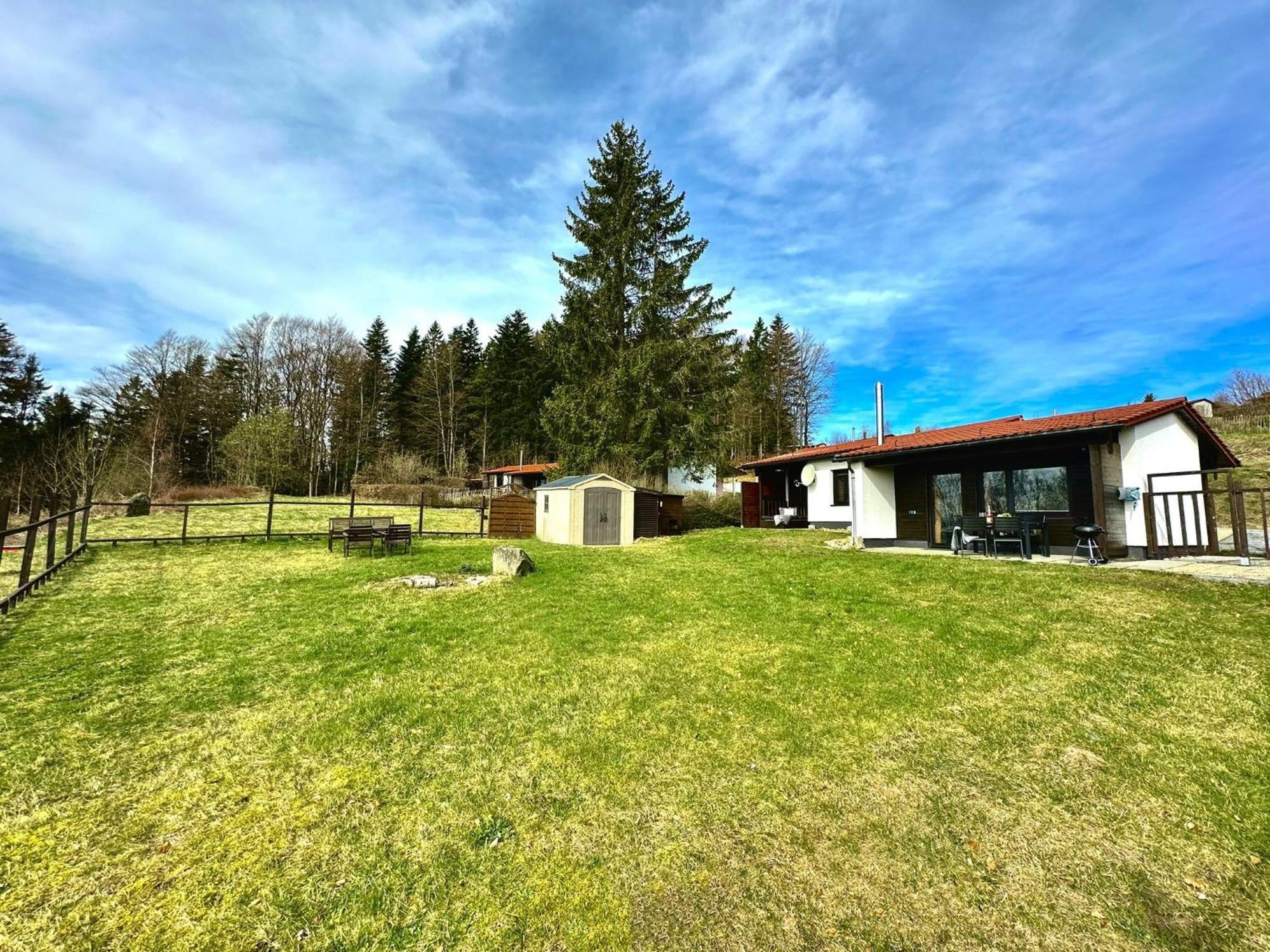 Gemuetliches Alpenblick Berg-Bungalow + Grosser Garten + Netflix! Schöfweg المظهر الخارجي الصورة